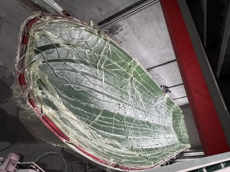 21,8 м жолаушы кемесінің корпусына арналған Lawada® вакуумды инфузия процесі – күш, тиімділік және ұзақ өмір сүруді арттырады